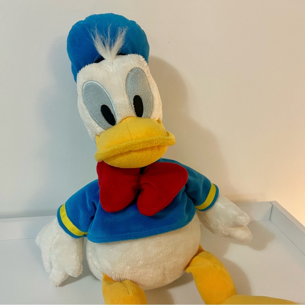 Authentic Disney Store Donald Duck 18”